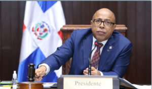 
Alfredo Pacheco dice que Ceara Hatton no le merece respeto y que es un ineficiente
