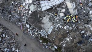 Aumentan a 5,000 los muertos en Turquía y Siria tras los devastadores terremotos
