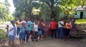 Comunitarios Media Cara reclaman arreglo de calles y agua potable