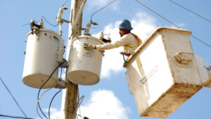 Edesur instaló nuevo transformador de potencia en Baní