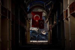 Estiman que hasta 90.000 personas podrían haber muerto en seísmos de Turquía