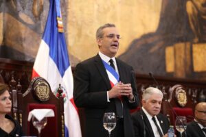 Presidente Abinader convoca al Comité Nacional de Salarios para aumento de sueldos 