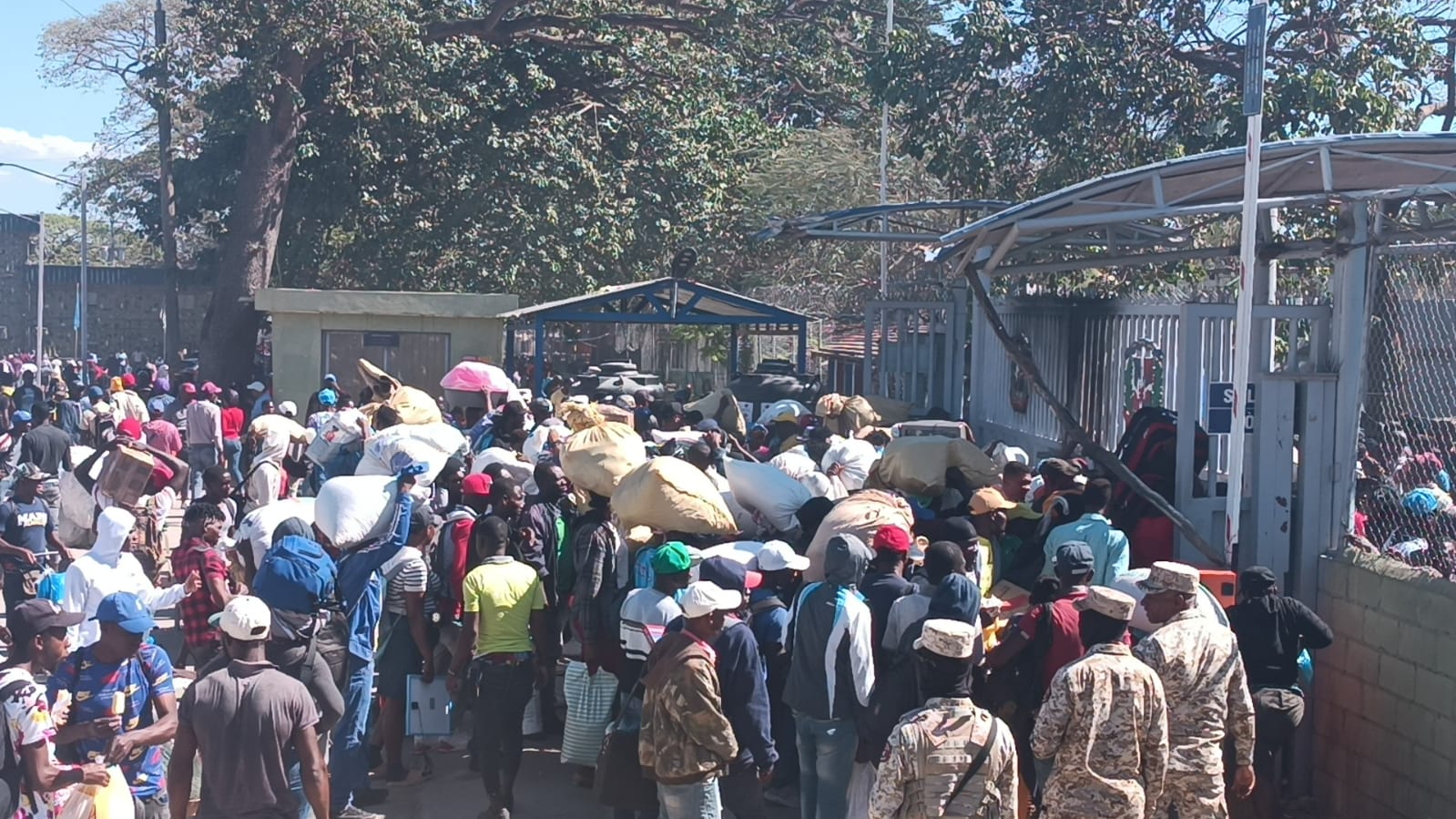 CesFront abre puerta binacional tras ser incendiada por desaprensivos haitianos