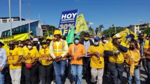 Manifestantes convierten Centro de los Héroes en 