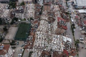 Más de 2,300 muertos por el sismo: al menos 1,498 en Turquía y 851 en Siria