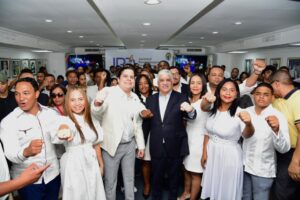 Miguel Vargas llama la atención sobre necesidad de apoyar la juventud emprendedora del país
