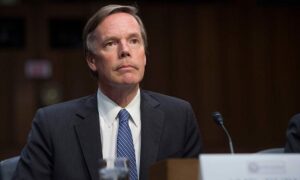 Embajador de EEUU en China pide más sinceridad sobre el origen del covid-19 