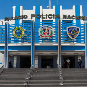 PN apresa dos hombres en acto ilícito con tarjeta de débito sustraída