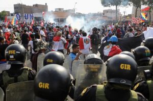 Perú amplía el estado de emergencia en cuatro regiones más por las protestas