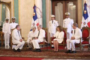 Presidente Abinader recibe cartas credenciales de siete nuevos diplomáticos
