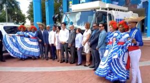 Takagi Masahiro, dona camiones y recursos a la Alcaldía de Baní