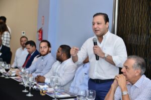 “Gobierno maneja de manera grosera presupuesto nacional comprando dirigentes del PLD” afirma Abel Martínez