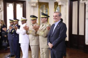 Abinader califica de invaluable la labor de las Fuerzas Armadas y la Policía Nacional