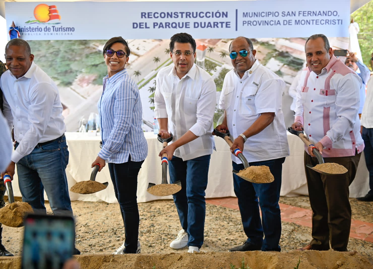 Ministro de Turismo deja iniciados trabajos de reconstrucción