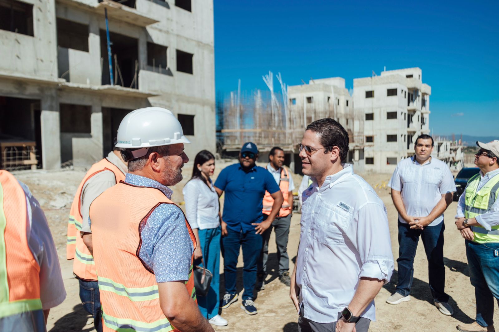 Ministro supervisa avances en la construcción de “Mi Vivienda Hato del Yaque” en Santiago