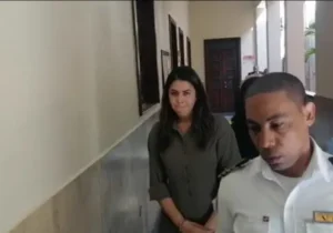 Aplazan coerción contra funcionaria acusada de agredir a expareja  