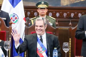 Abinader afirma Gobierno triplicó presupuesto para medicamentos de alto costo
