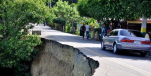 Piden intervención de calles en El Aguacate de Moca 