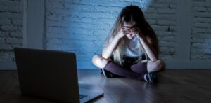 Confinamiento dispara el número de contenido sexual de menores en internet
