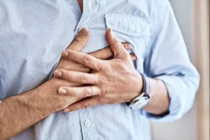 Hombre muere de infarto mientras celebraba el día de su jubilación junto a sus compañeros