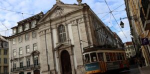 Revelan miembros de Iglesia Católica abusaron sexualmente de al menos 4.800 menores