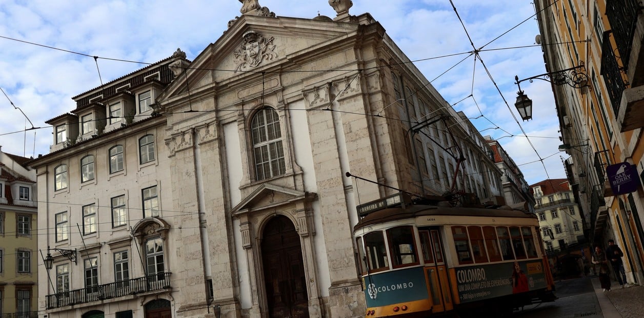 Revelan miembros de Iglesia Católica abusaron sexualmente de al menos 4.800 menores