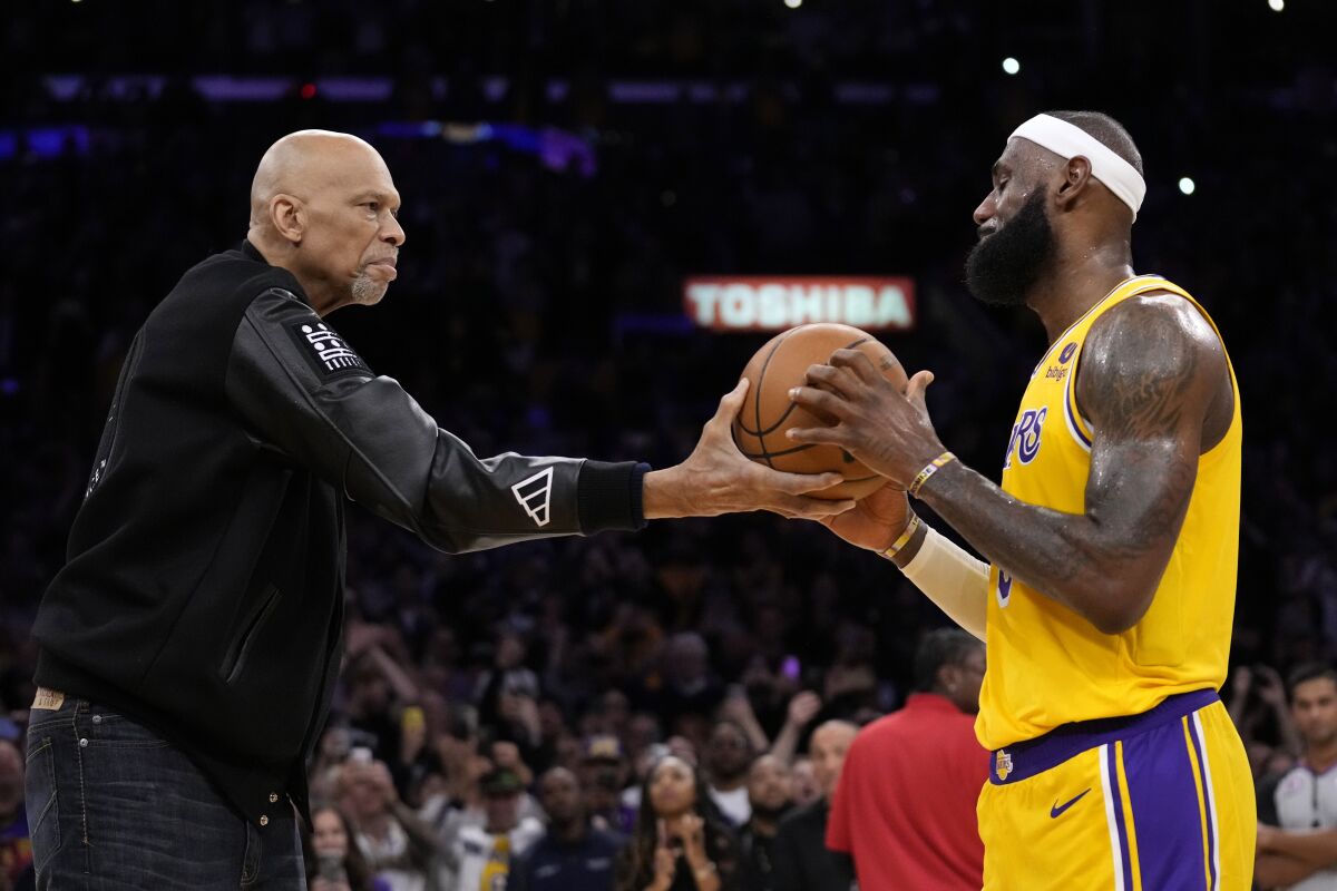 LeBron James vs Kareem Abdul-Jabbar en materia anotadora