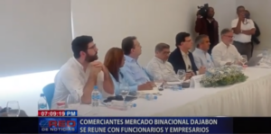 Funcionarios se reúnen con comerciantes mercado binacional