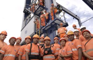 Trabajadores portuarios reclaman al Gobierno pago bono navideño 
