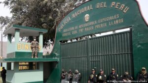 Allanan casa de jefe de policía de Perú por caso contra expresidente Castillo