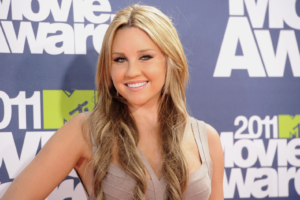 Amanda Bynes es retenida por la policía tras vagar desnuda por las calles

