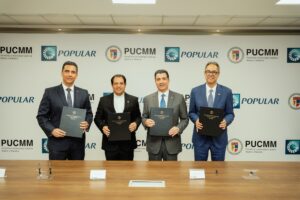 Popular y Pucmm realizan convenio para impartir educación financiera