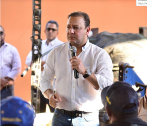 Abel Martínez: “Mientras gobierno del PRM se entretiene con el “Pollo Index”, están sepultando a la clase media dominicana” 