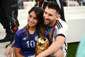 Disparan contra el negocio de la familia de la esposa de Messi en Argentina