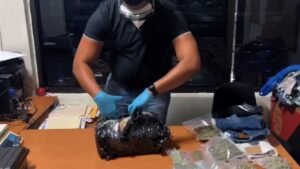 Ocupan ocho paquetes de marihuana y 75 frascos de metadona