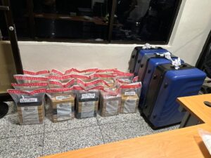 Incautan en el AILA 119 paquetes de cocaína; profundizan investigación 