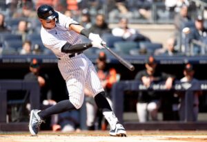 Aaron Judge conecta un jonrón en su primer turno y guía triunfo de Yankees sobre Giants 