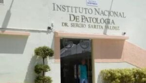 Falta de empleo obliga a médicos forenses a trabajar en mercados y de taxistas