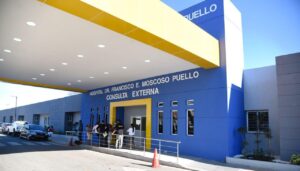 Joven atacada por ex pareja sigue delicada; sepultan esposo y aplazan medida a su agresor
