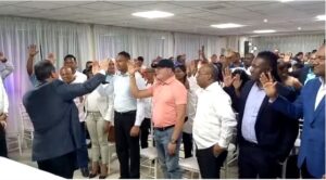 Decenas de comerciantes en San Cristóbal se juramentan en el PRM 