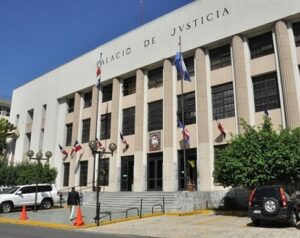 Policías custodiaron Palacio de Justicia; peledeístas no protestaron 