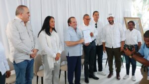 Paliza entrega RD$10 millones para remodelación de Santuario La Altagracia