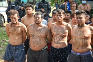 Guerra contra pandillas: Bukele recupera miles de Guerra contra pandillas: Bukele recupera miles de viviendas usurpadas por pandillas 