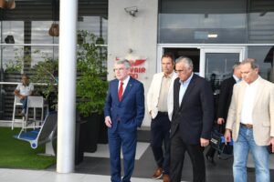 Presidentes del COI y Panam Sports llegan al país
