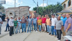 Camioneros protestan en demanda de apertura de mina en Nagua