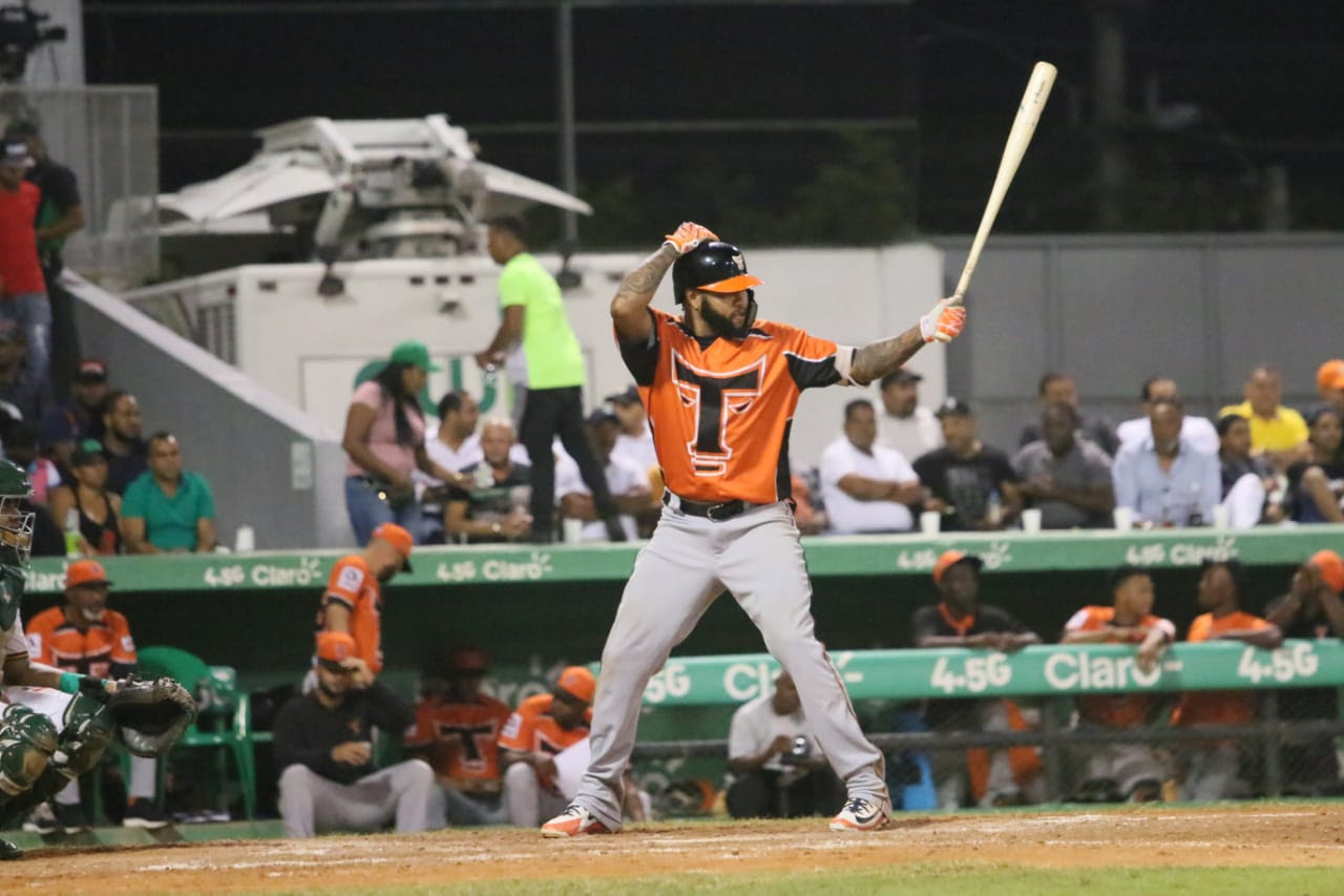 Toros acuerdan con Gustavo Núñez, Ronny Rodríguez y Wirfin Obispo