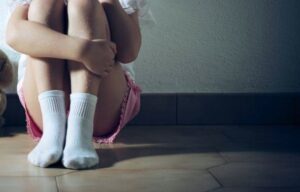 Piden destituir profesor que presuntamente violaba a una menor en Cristo Rey