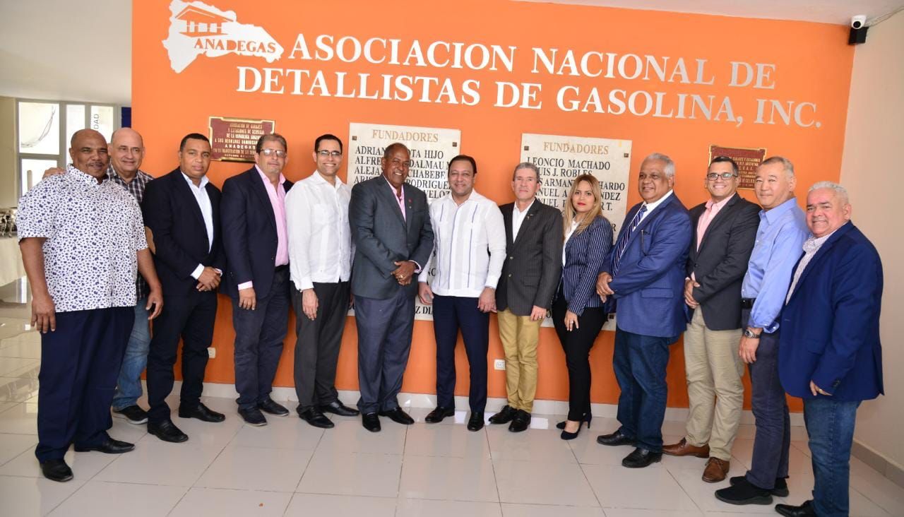 Abel Martínez sostiene encuentro con Anadegas