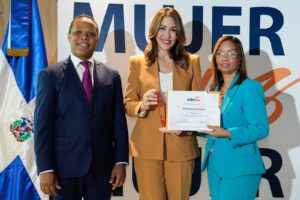 Edesur entrega reconocimiento 