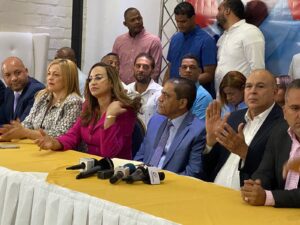 Marino Collante anuncia aspiraciones a senador 